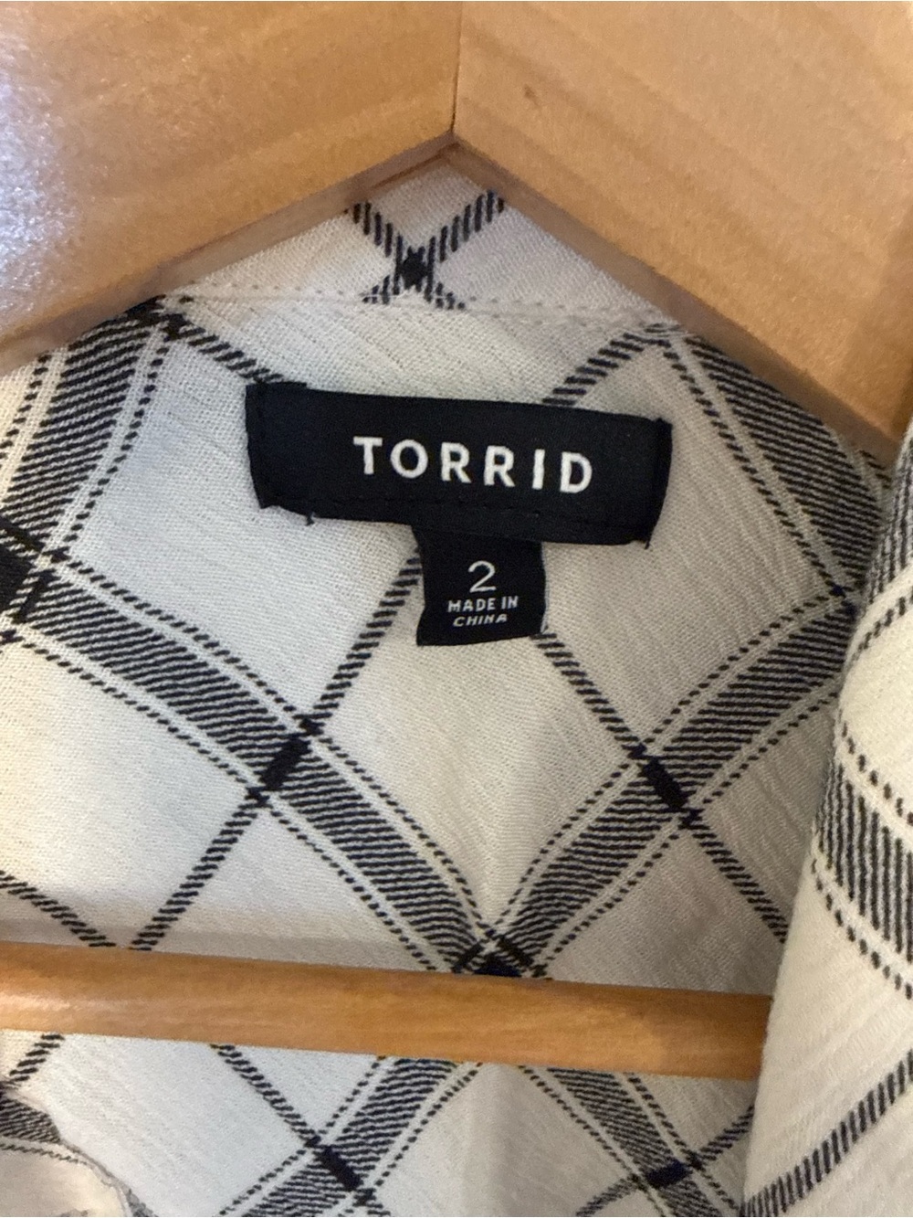 Torrid Ivory & Black Plaid Button-Up Tunic Shirt – Size 2 / 2X - Picture 3 of 5